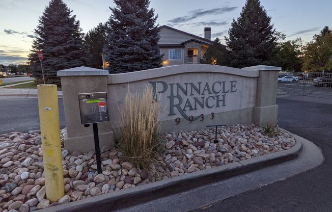 AWESOME 2-BEDROOM CONDO INCL. GARAGE, SWIMMING POOL, WASHER & DRYER!