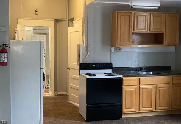 1 bed, 1 bath, 700 sqft, $1,250, Unit Unit 2B