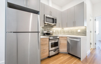 2 beds, 1 bath, $4,200, Unit 1R