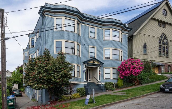 715 2nd Ave N