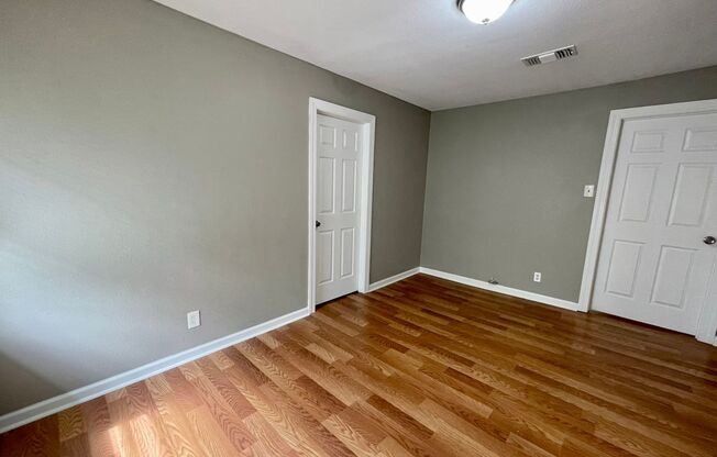 3 beds, 1 bath, $1,300