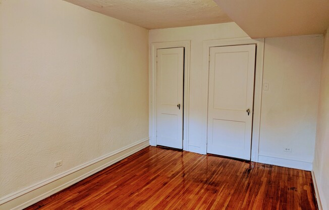 2 beds, 1 bath, $1,395, Unit Apt. 03