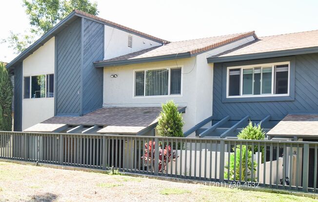 Beautiful 2 bedroom, 1.5 bath Townhouse with 1 Car Garage