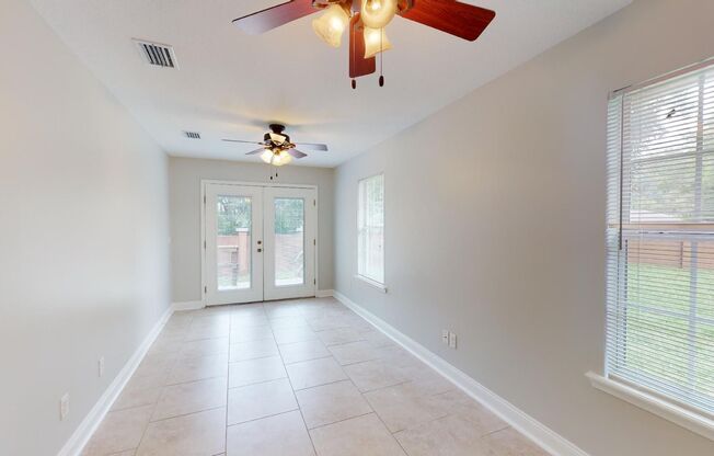 4 beds, 2.5 baths, $2,100