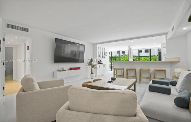 6423 Collins Ave