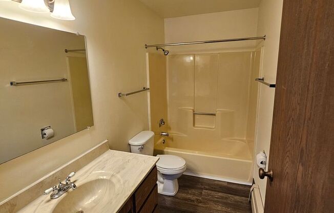 2 beds, 1 bath, 970 sqft, $1,099, Unit FB 3015