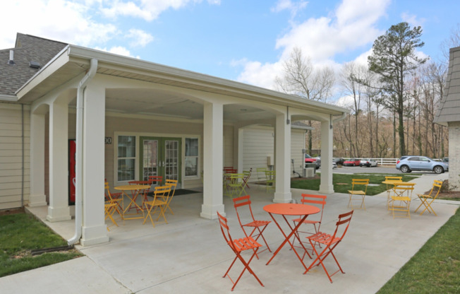 Courtyard Commons - Apartments on West Main