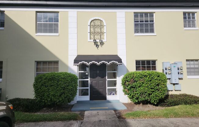 Location , Location this one  bedroom one bath  apartment close to shopping and dinning