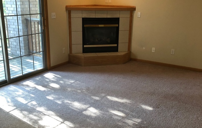 Nice 2br Condo in Coralville close to shopping & interstate