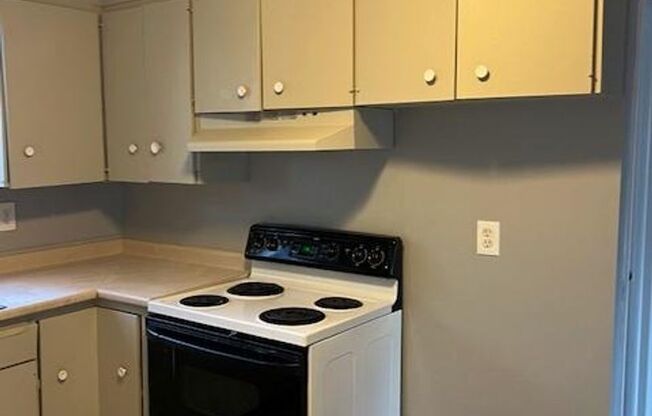 2 beds, 1 bath, 700 sqft, $1,425, Unit Unit 5