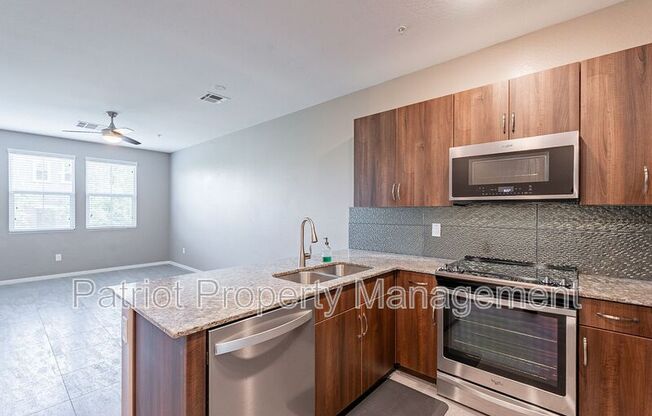 2334 E HUNTINGTON DR