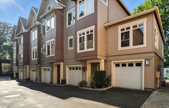 Versatile Townhome: Perfect for Live/Work in Prime Location!