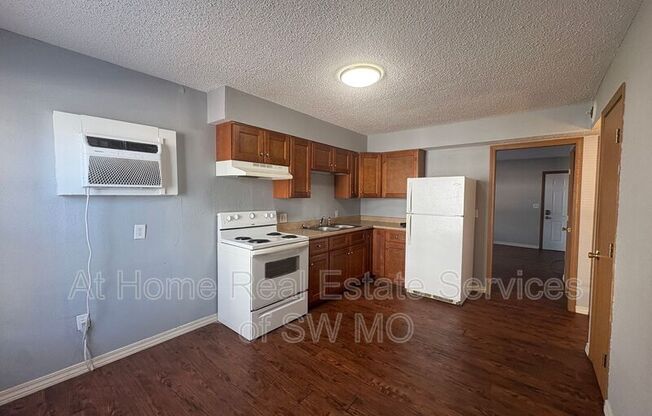 728 E Walnut