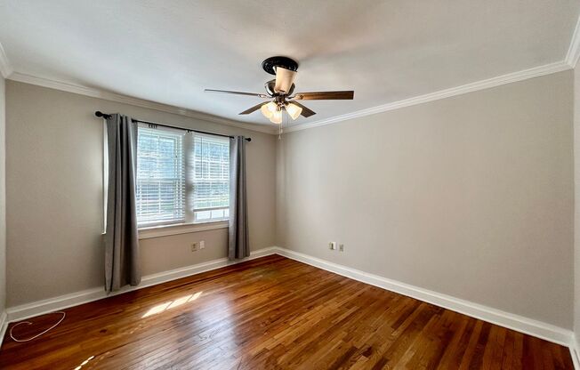 2 beds, 1 bath, $1,400, Unit 4411