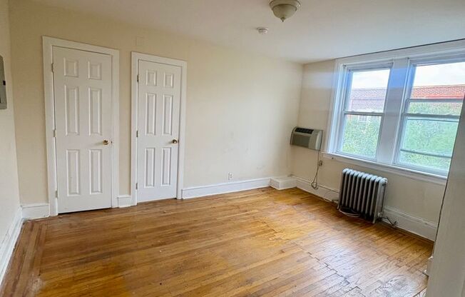 1 bed, 1 bath, 650 sqft, $1,175, Unit 4827-D2