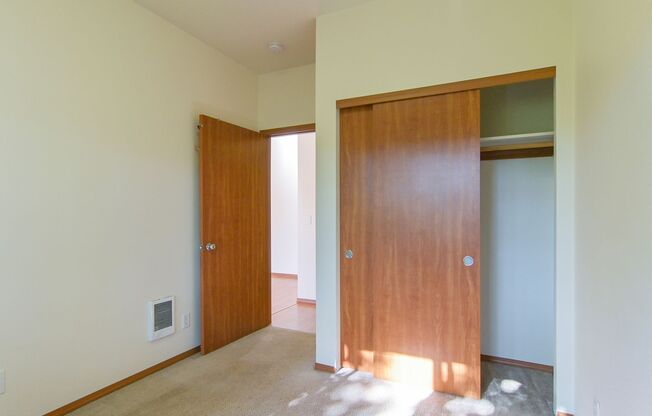 2 beds, 1 bath, $1,700, Unit 206