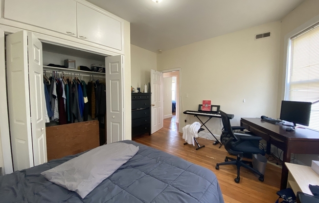 3 beds, 1 bath, $4,800, Unit 2