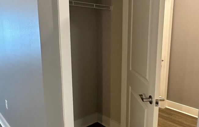 1 bed, 1 bath, 954 sqft, $1,195, Unit I207