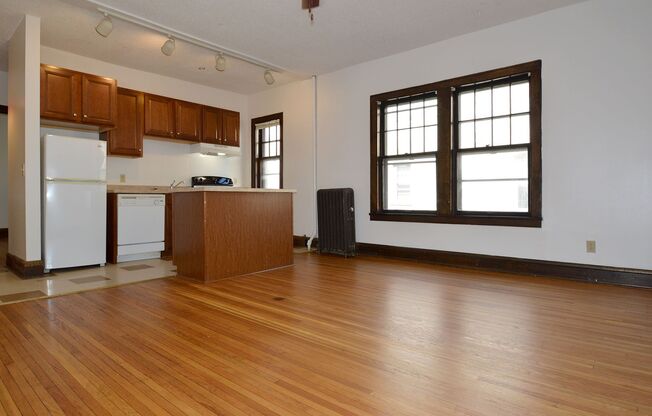 1 bed, 1 bath, 420 sqft, $940, Unit 7 - 24