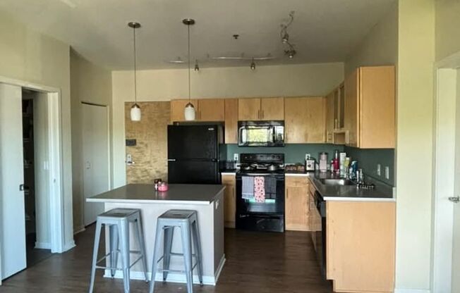 2 beds, 1 bath, 793 sqft, $1,900, Unit 507