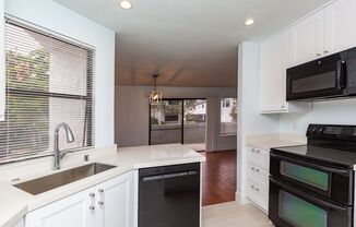 2 bed, 2 bath Townhome – LA JOLLA/UTC