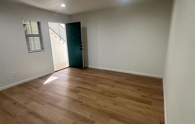 2 beds, 1 bath, 802 sqft, $1,595, Unit 216