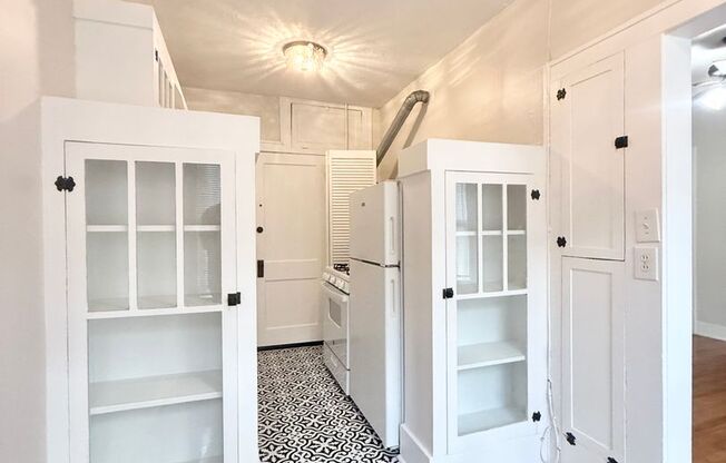 2 beds, 1 bath, $1,195, Unit B3601