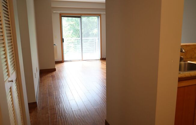 Vancouver Center 1 Bedroom Condo w/ Park Views for Lease - 701 Columbia St #305