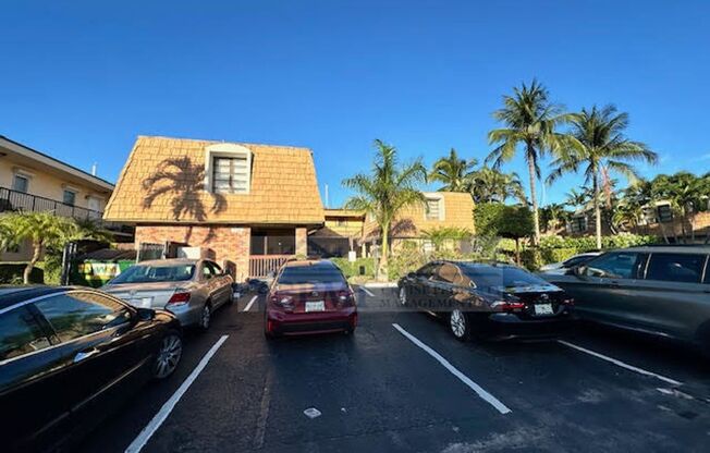 Waterfront with Pool - Las Olas Isles - walk to Las Olas, Beach $995 Special Dep & $995 First month w/ approved credit!