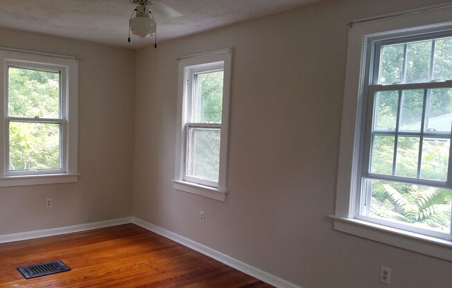 2 beds, 1.5 baths, $1,700, Unit 414 Fourth Street