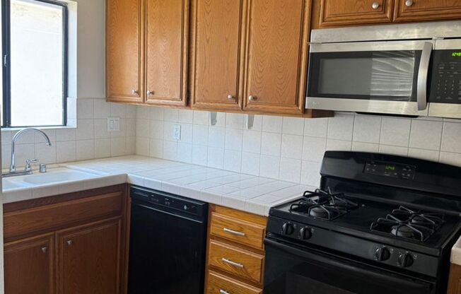 2 beds, 1 bath, $2,395, Unit 2