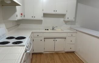 2 beds, 1 bath, $2,100, Unit 7