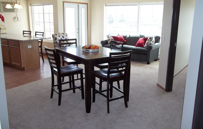 2 beds, 2 baths, 1,039 sqft, $1,595, Unit 2210