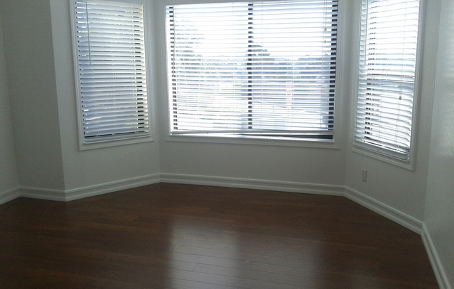 Location location!! Really comfortable apt by Glen Park BART with Parking. Gustavo Lopez AMSI