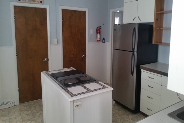 3 beds, 2 baths, $1,100