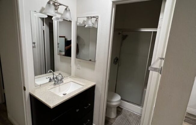 Beautiful 2 BD, 2 BA First Floor Condo at Mission Plaza! 1000 Sq Ft w/ Great Amenities!