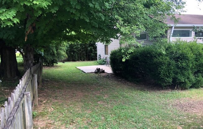 Very Nice 3 Bedroom Home in Hendersonville!