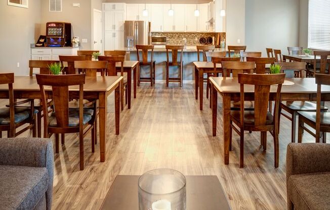 2 beds, 2 baths, 951 sqft, $2,000, Unit 407