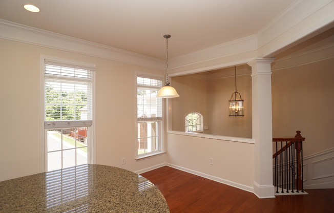 Wonderful 3 Bed  3.5 Bath Townhome in Vinings!