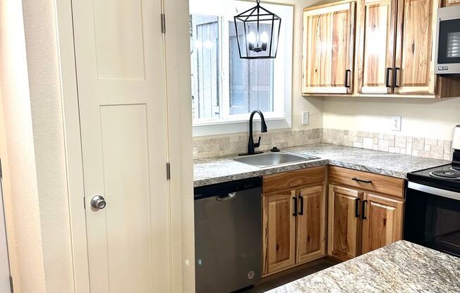 2 beds, 1.5 baths, 800 sqft, $1,499, Unit 1683C