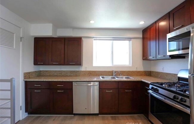 1 bed, 1.5 baths, 750 sqft, $2,500, Unit 7