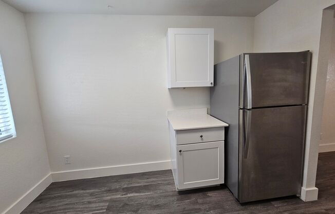 2 beds, 1 bath, 850 sqft, $1,295, Unit 03