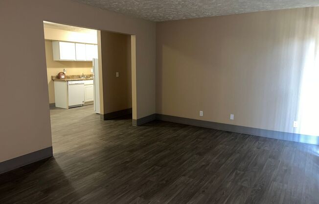 1 bed, 1 bath, 850 sqft, $1,050, Unit 10-17