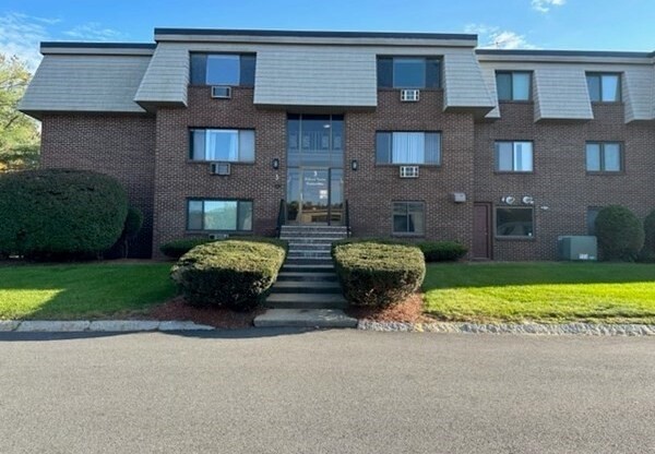 3 HALLMARK GDNS