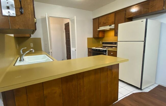 2 beds, 1 bath, $1,399