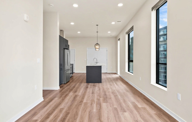 2 beds, 1 bath, 983 sqft, $2,725, Unit 112