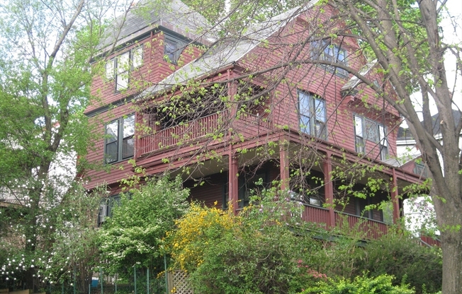 123 HARVEY L CUSHING AVE