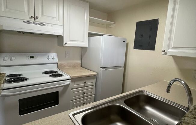 2 beds, 1 bath, 790 sqft, $950, Unit I218