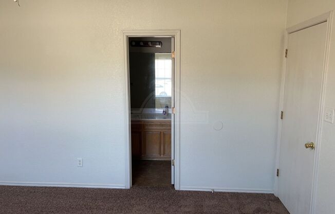 3 beds, 2 baths, $1,095, Unit 3302 Toledo Unit A