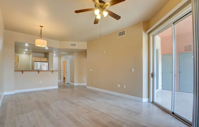 Park Avenue Mid Rise Condo. All HOA Amenities.